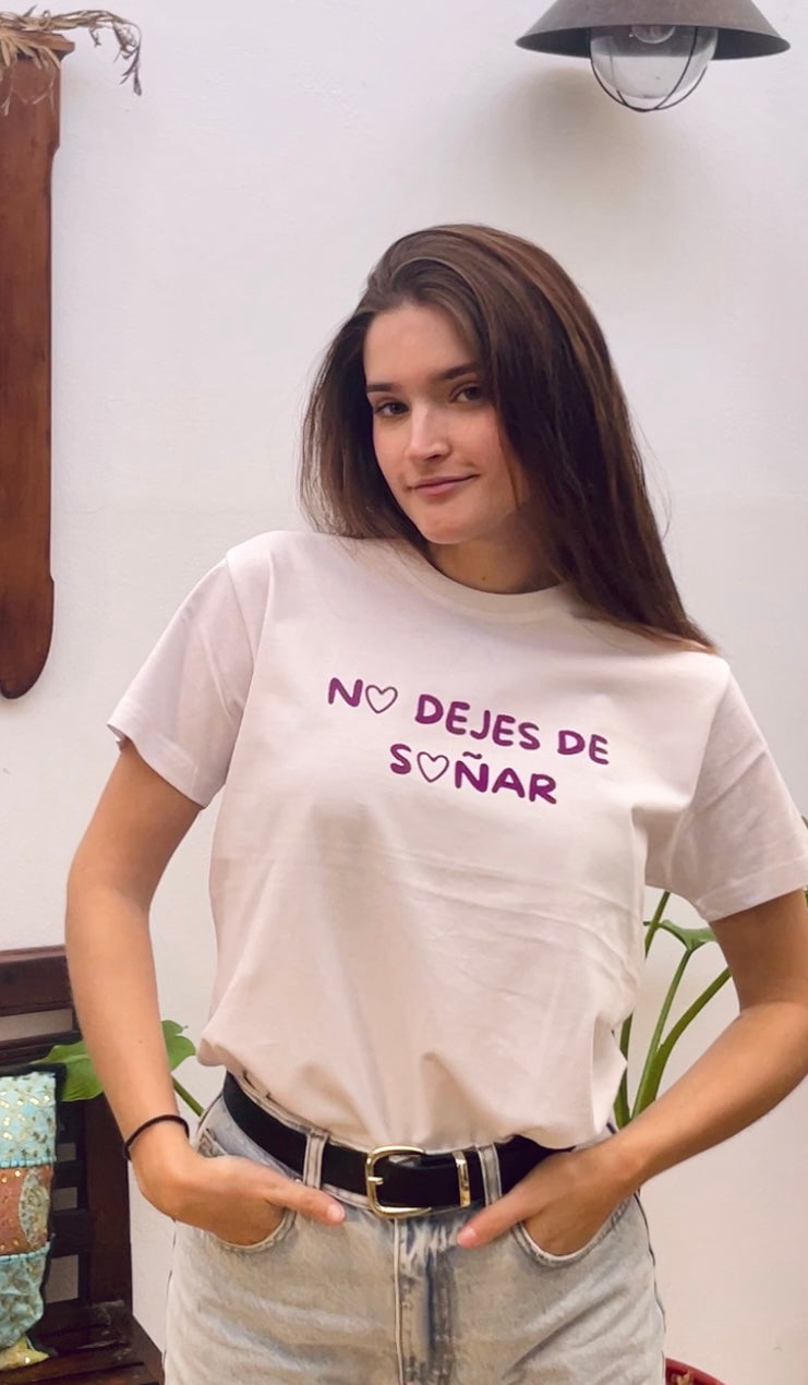Camiseta “no dejes de soñar”
