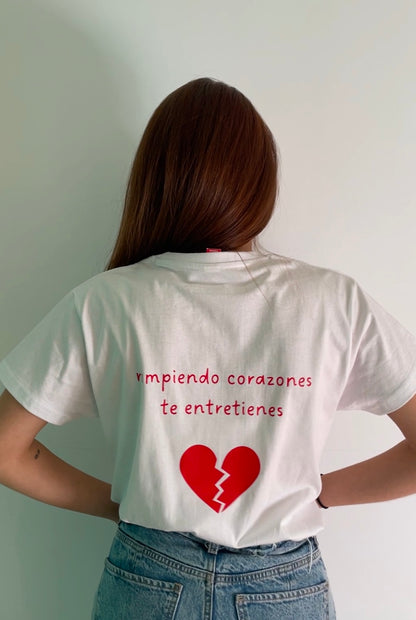 Camiseta “rompiendo corazones”