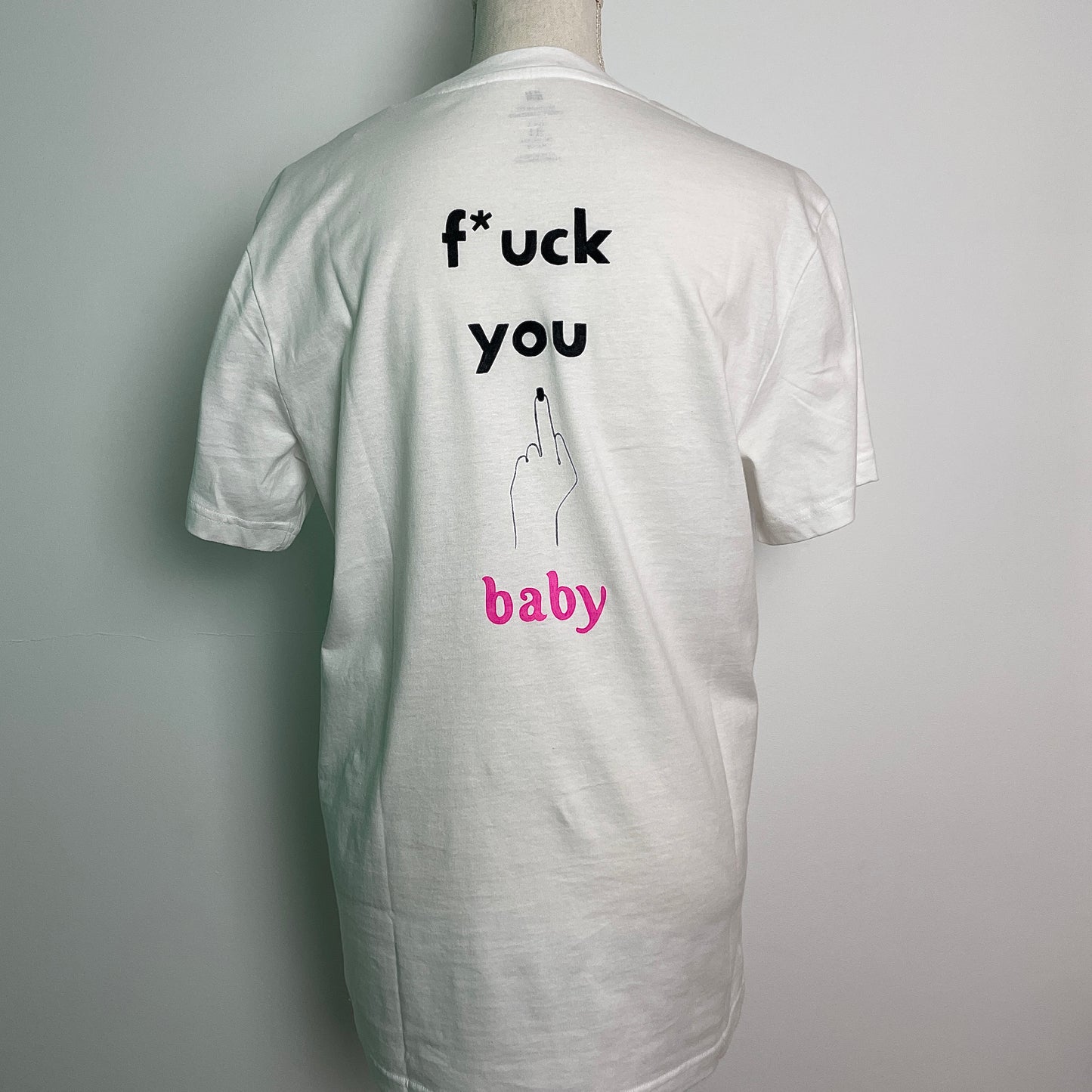 Camiseta “baby” pintada a mano