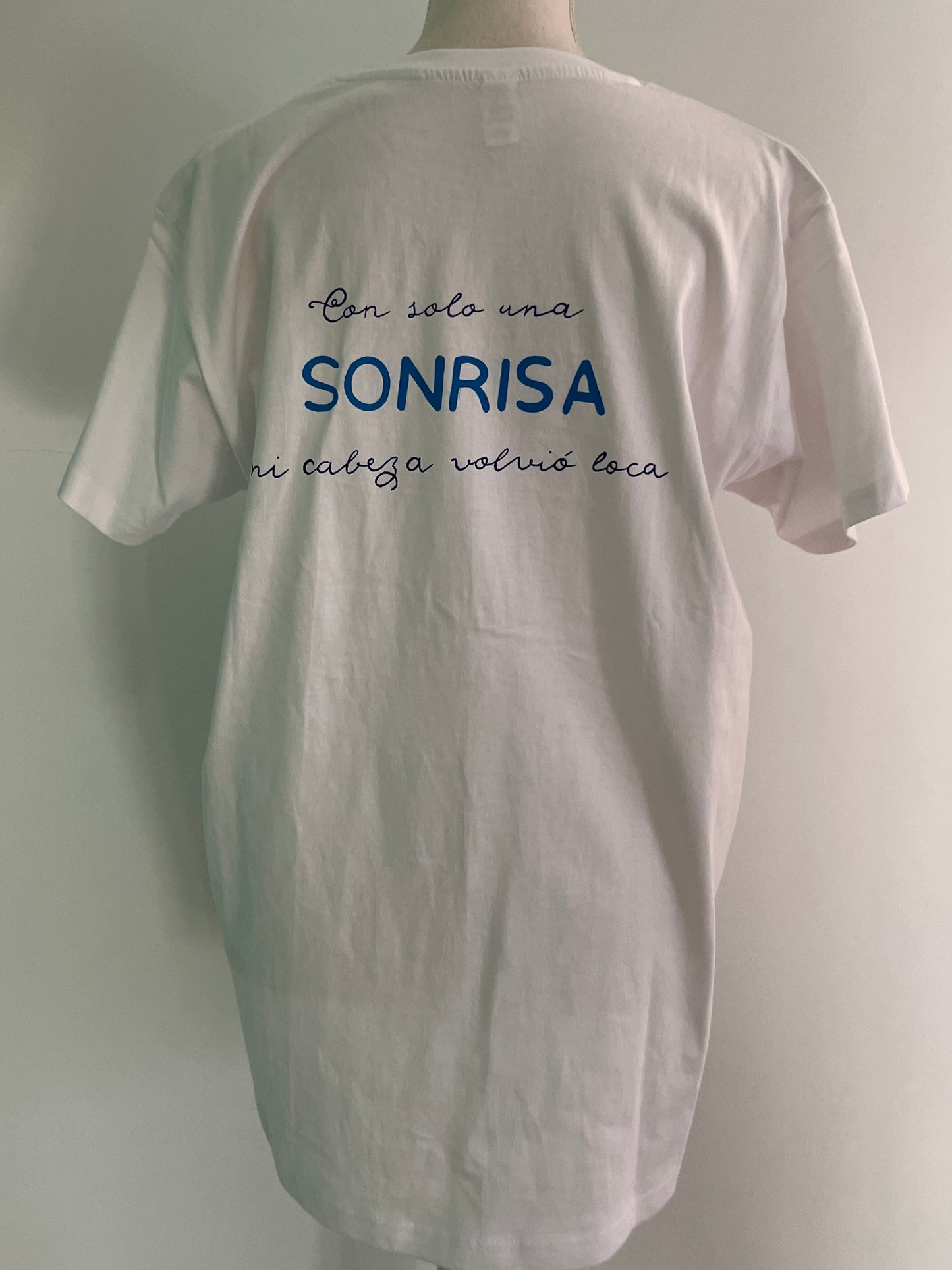 Camiseta “con solo una sonrisa” TARA